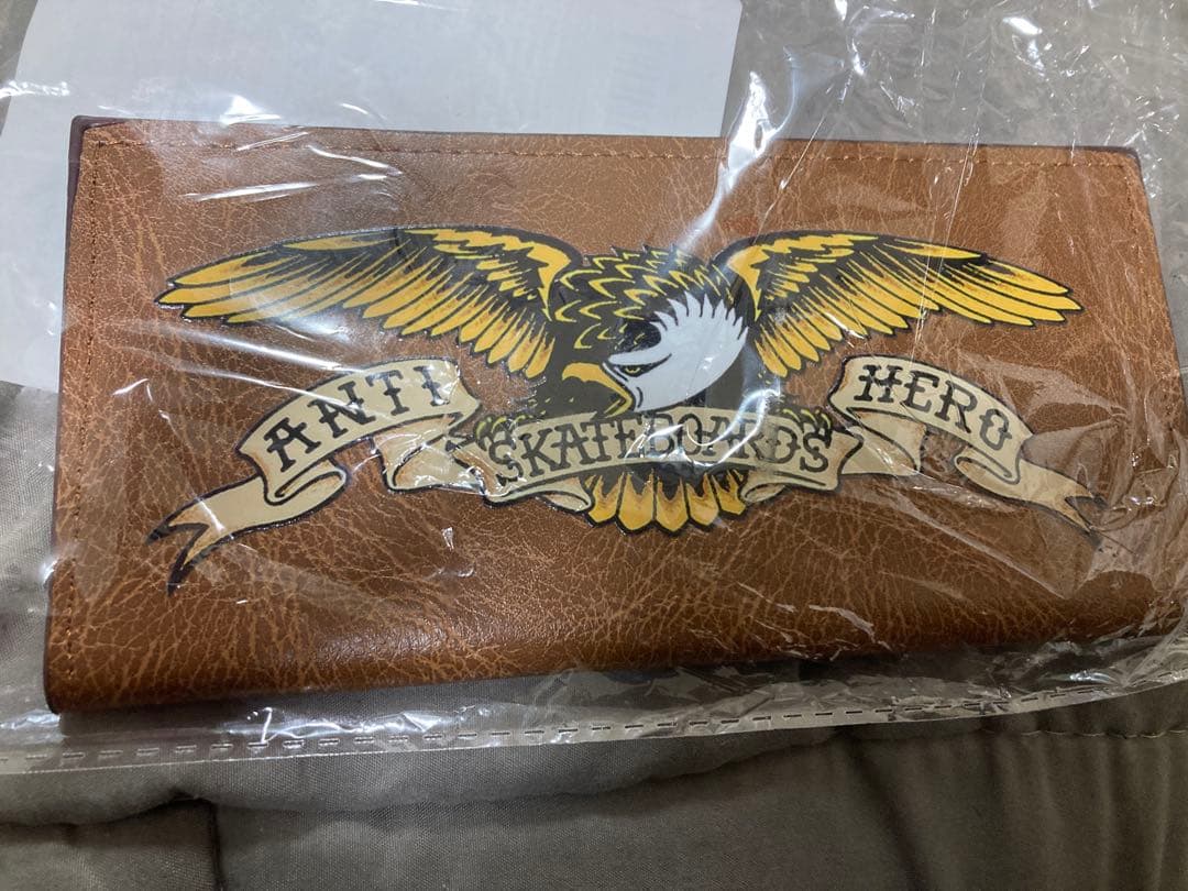 新品ANTI HERO イーグル　2つ折り財布　ライトブラウン