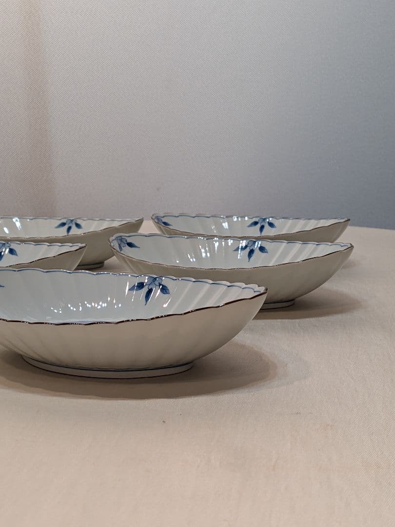 たち吉　オーバル　染付　菊型輪花皿　5客　　カレー皿　中皿　花鳥図　未使用品