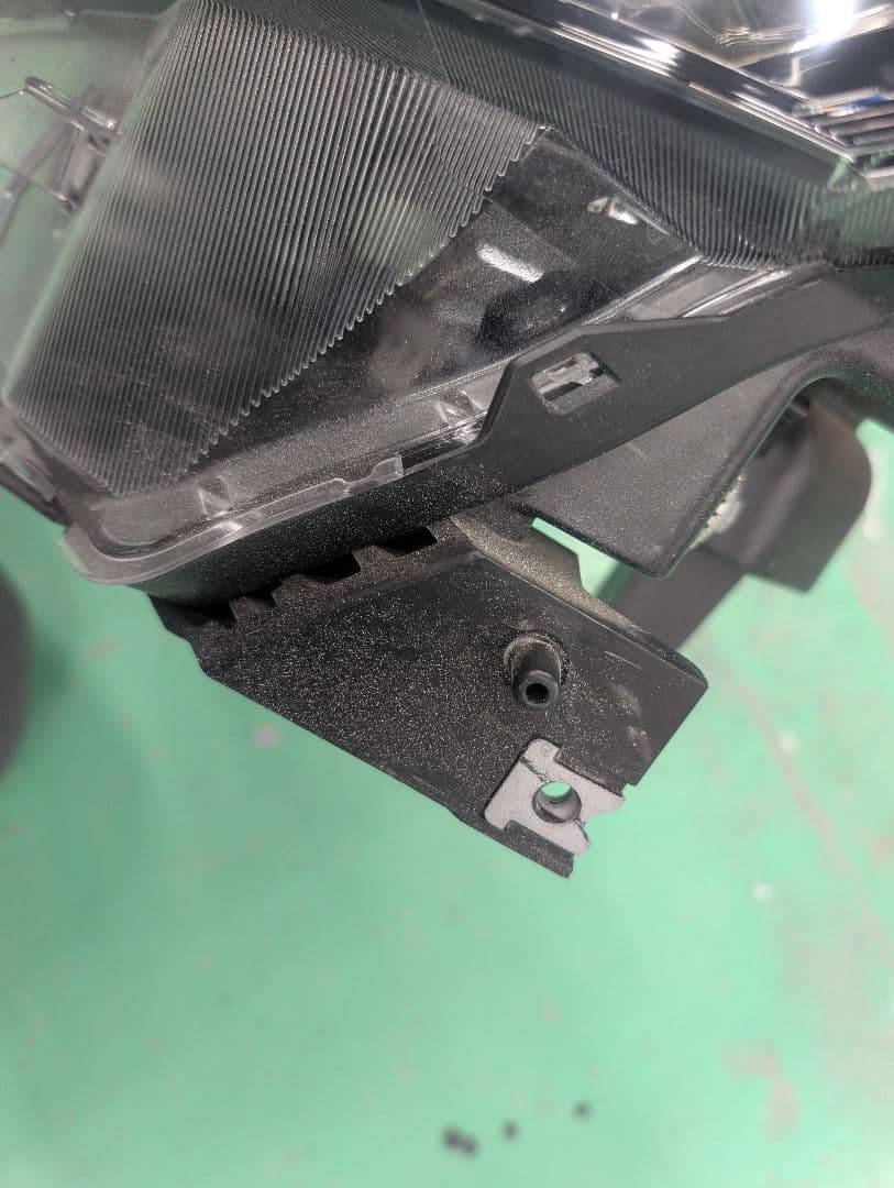 C27 セレナ　後期　左　ヘッドライト