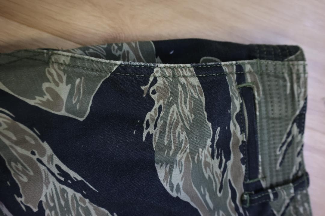 ササフラス　スプレイヤーパンツ　Sサイズ　タイガーストライプカモ