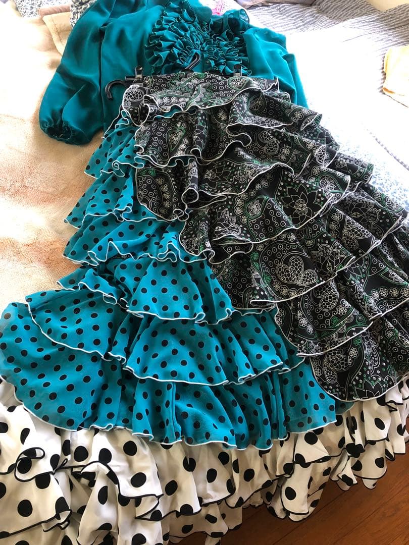 更に最終お値下げ‼️致しました。フラメンコスカート 黒と水色のドット柄