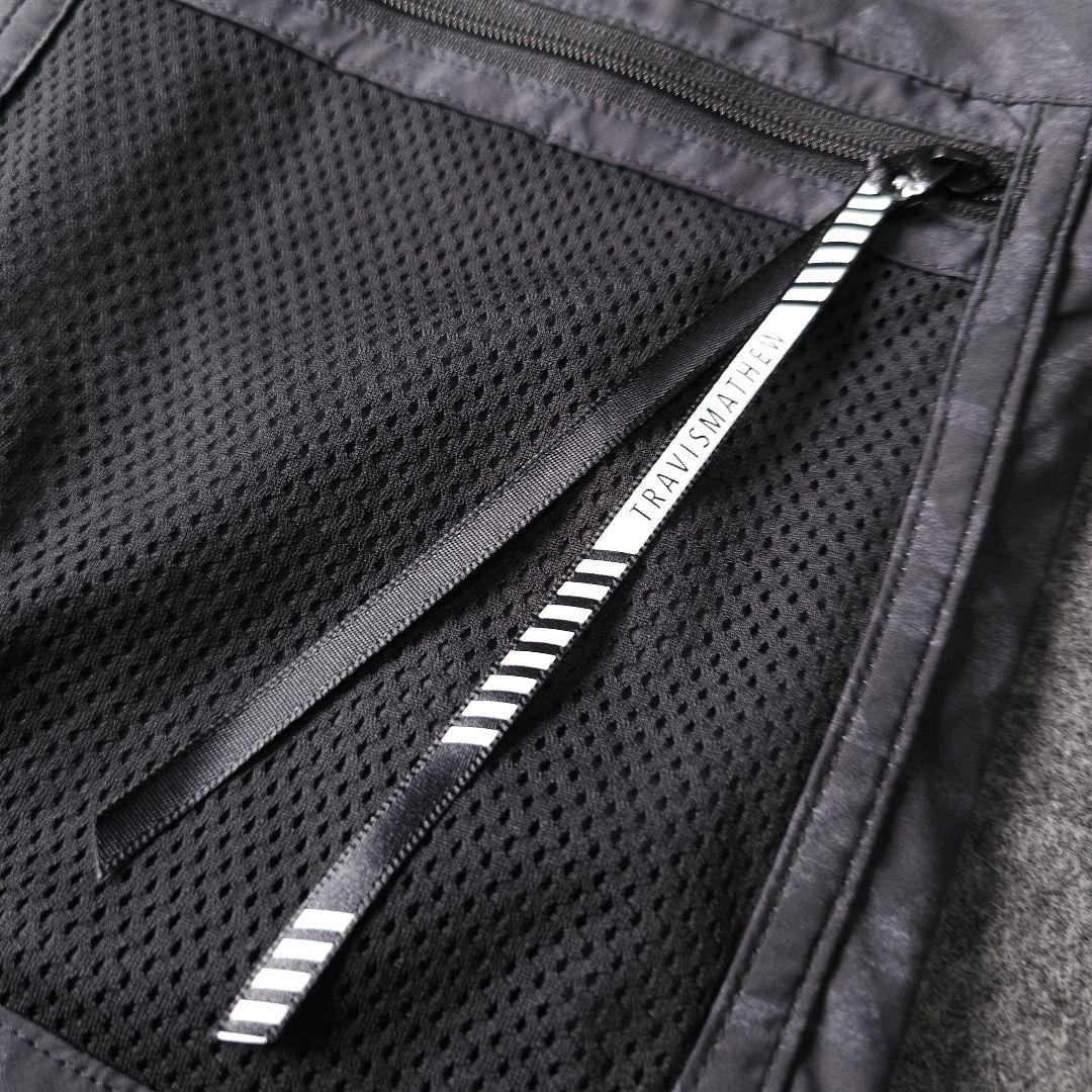 美品 トラヴィスマシュー 薄手ナイロン 春ブルゾンジャケット 薄手 総柄 M 黒