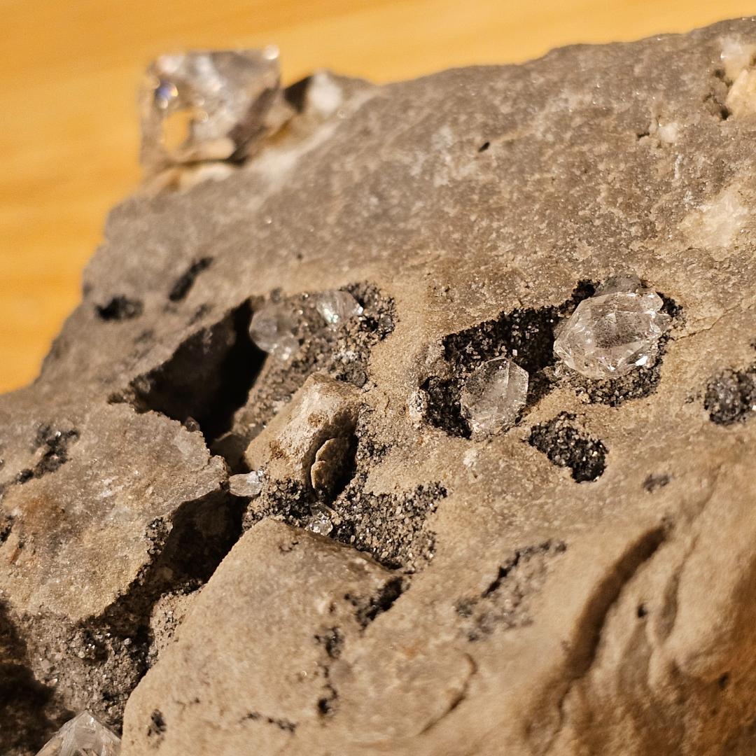 【希少】ハーキマーダイヤモンド 母岩付き 原石