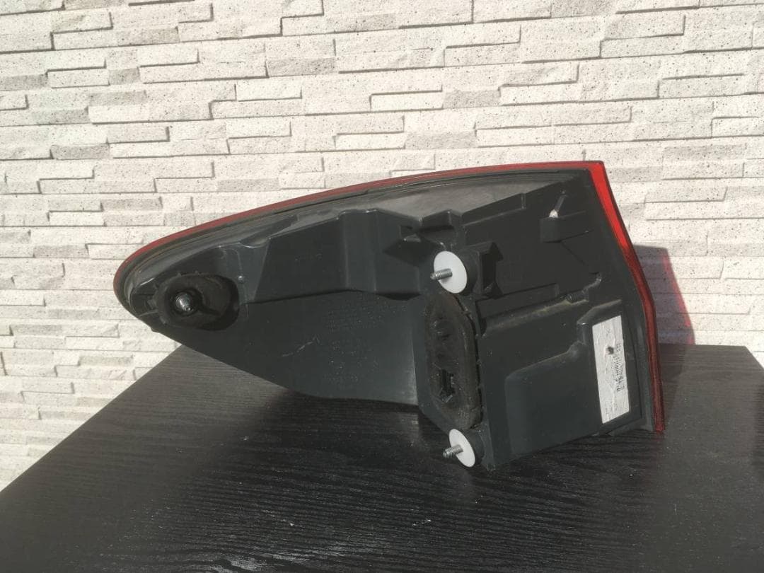 F11　後期 LED  純正 5シリーズ テール ランプ ライト 右