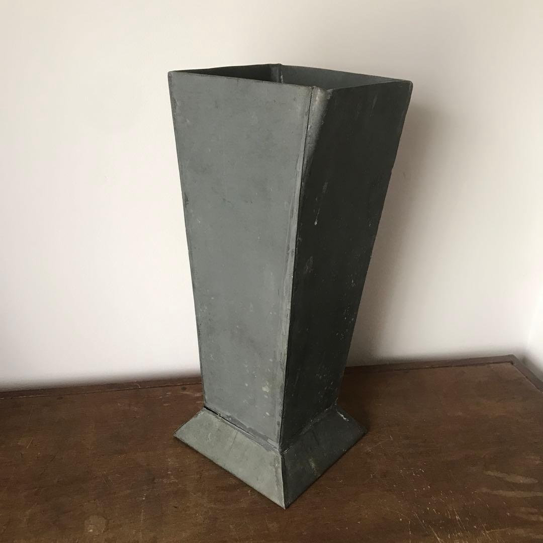 フランス　パリ古道具　ブリキフラワーベース　花瓶　ビンテージ