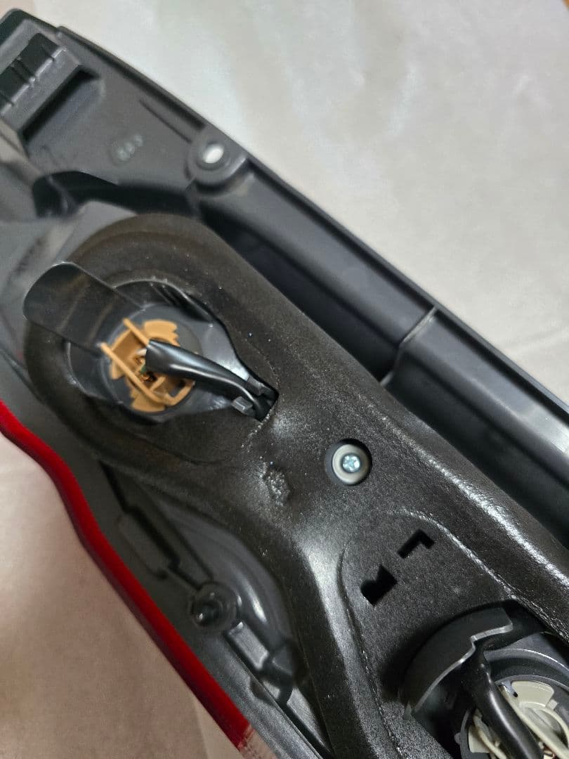 ハイエース 200系 テールライト 純正 TOYOTA 右用 ¹²