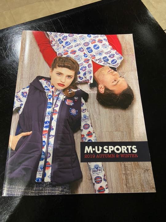 【MUスポーツ】ウエサコ ミエコ 新品タグ付きベスト¥25300-赤40