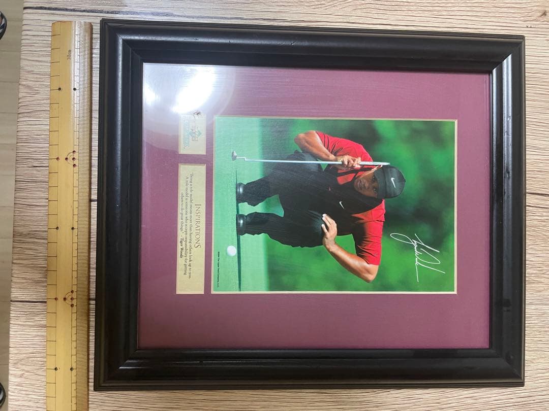 タイガーウッズ選手のゴルフ　サイン付き/フレーム写真