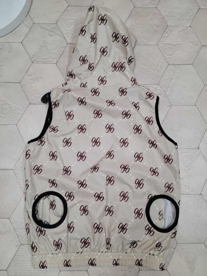 空調服ゴルフウェア　ロゴプリント フード付きベスト Mサイズ