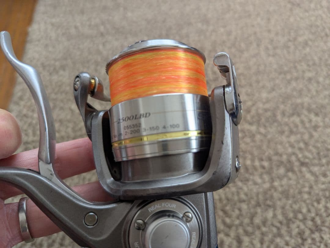 リール DAIWA TRISO2500LBD