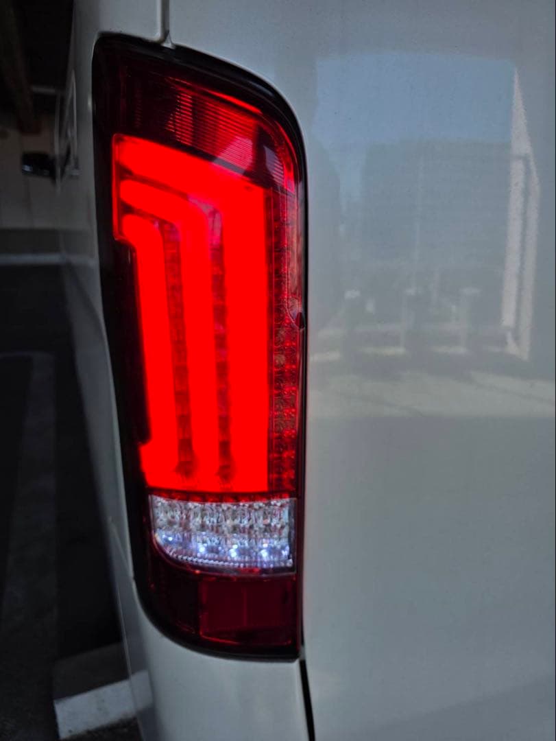 NV350 キャラバンファイバーフルLEDテールV2