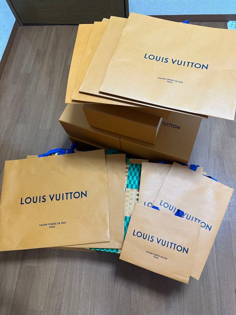 LOUIS VUITTON ショップ袋と箱セット