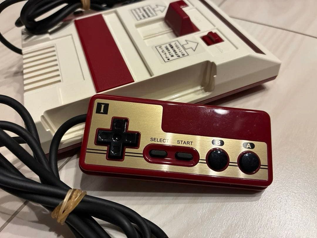 アダプタ付　ニンテンドークラシックミニ ファミリーコンピュータ　すぐに遊べる