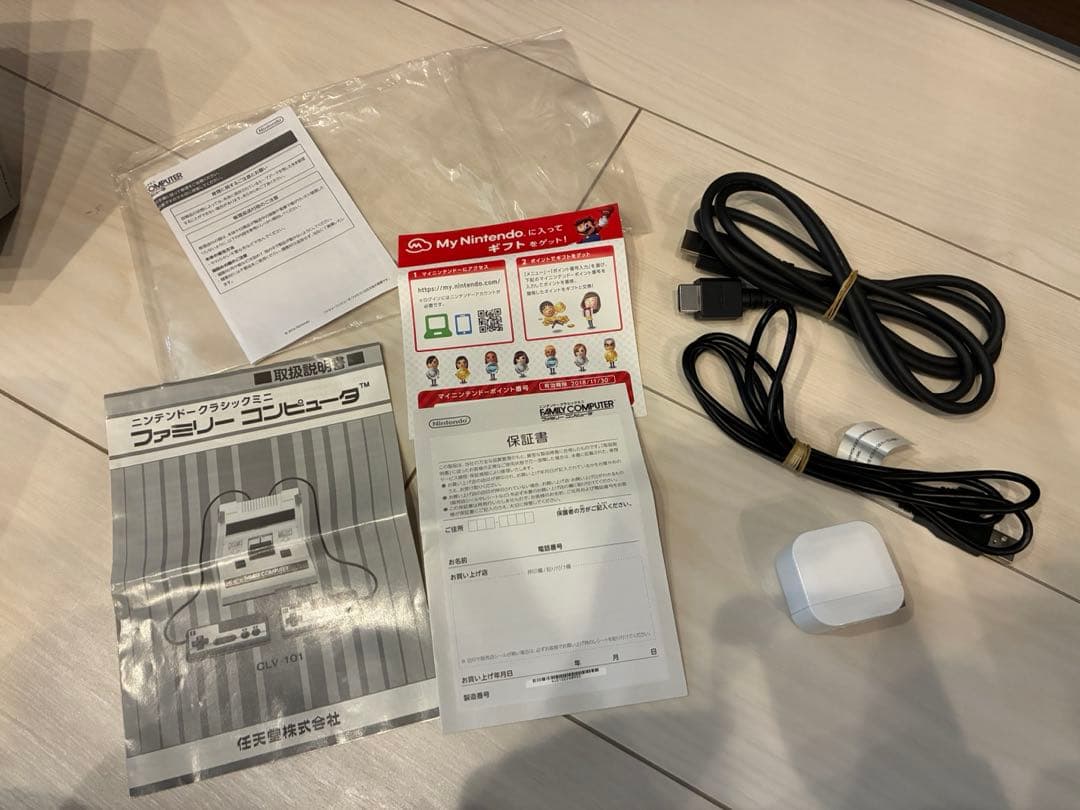 アダプタ付　ニンテンドークラシックミニ ファミリーコンピュータ　すぐに遊べる