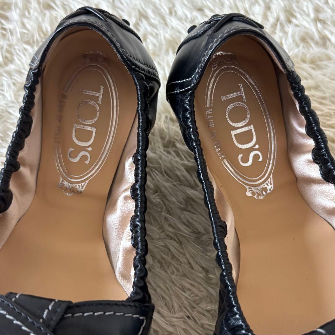 美品　トッズ　スクエアトゥ　レザー　黒　フラットシューズ　パンプス　コンパクト