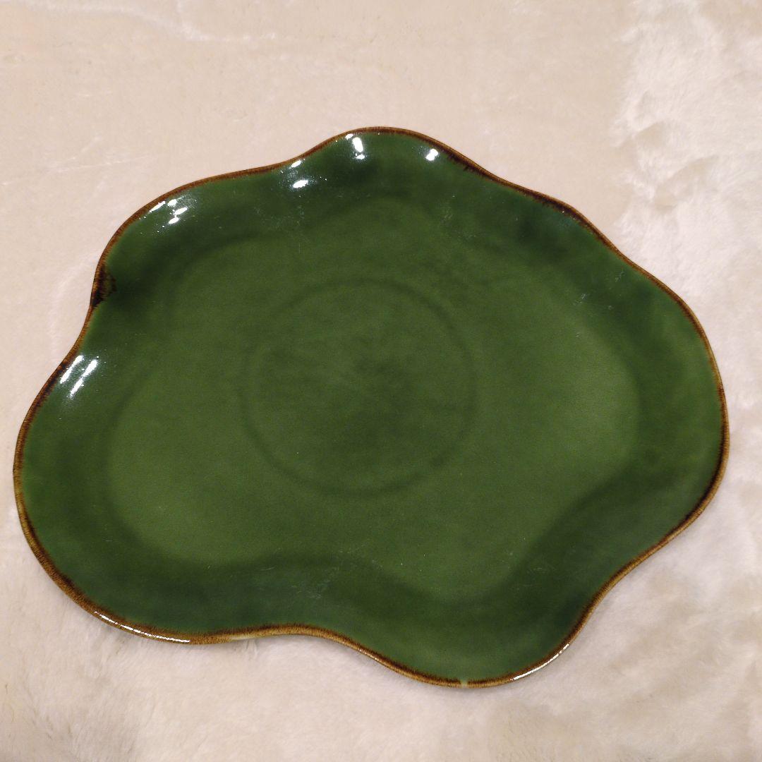 ジェンガラケラミック緑色の波型セラミック大皿 2枚セット新品未使用‼️