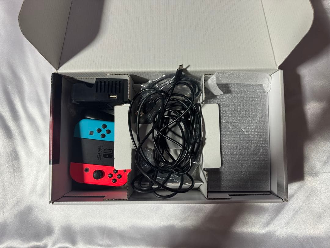 樹*★様 Nintendo Switch グリーン/ピンク 本体