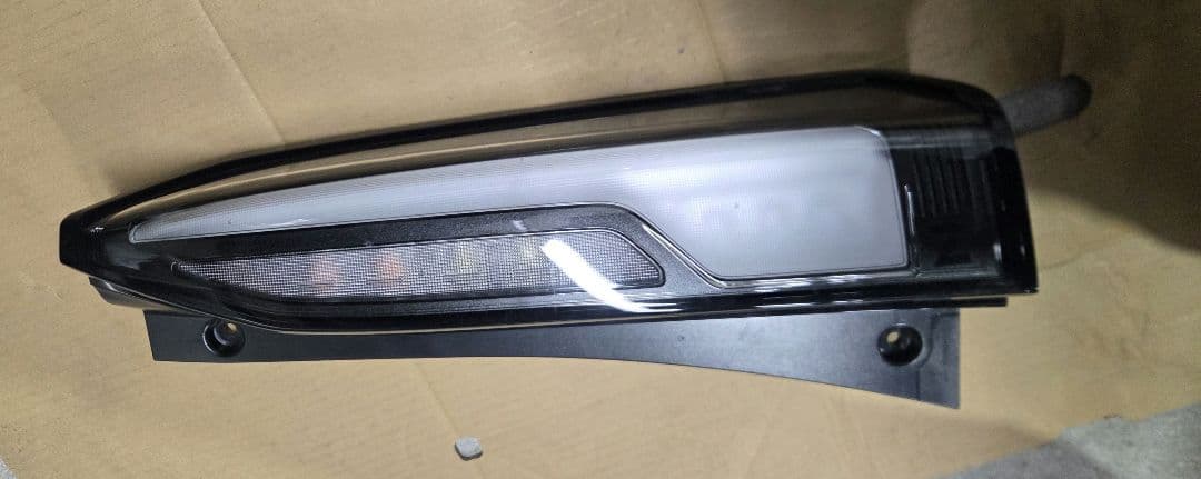 N-BOX　JF5　テールランプ　右側