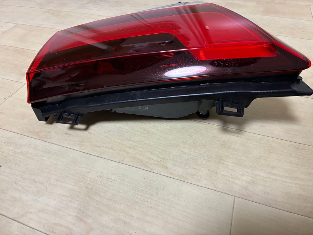 ランクル300系　バックドアテールレンズ右