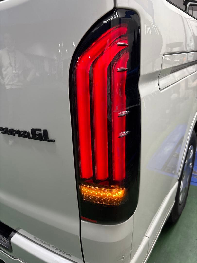 特価ハイエース テールランプ ヴァレンティ ジュエルLEDテールランプREVO