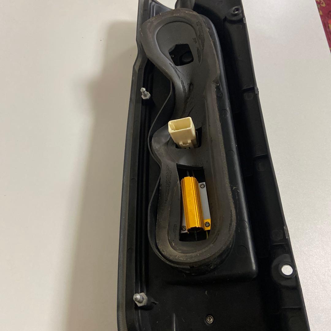 ハイエース　ステラファイブ　テール　運転席側のみ