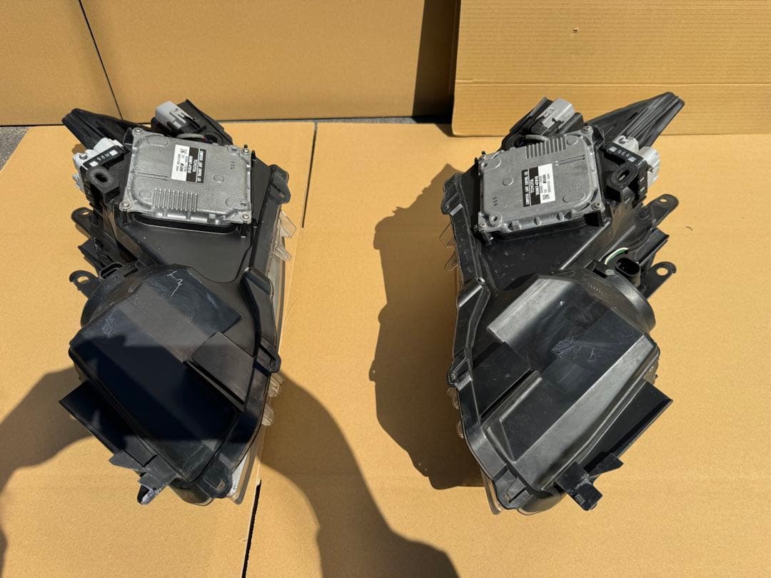 トヨタ純正(TOYOTA) 30プリウス前期純正LEDヘッドライト