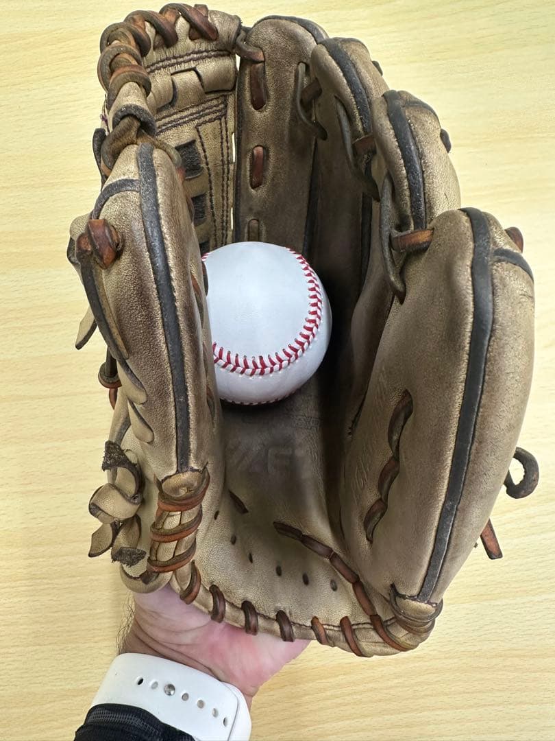 ZETTプロステイタス・硬式内野手用グローブ。 源田モデル