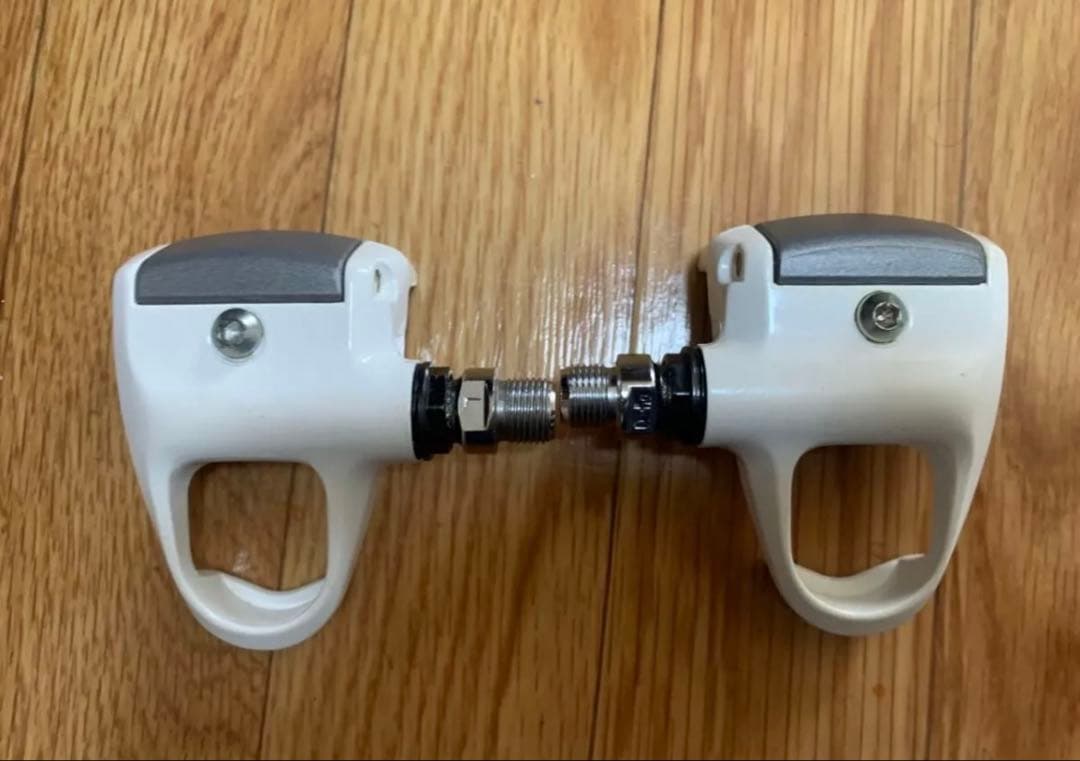 Shimano ビンディングペダル ホワイト/グレー