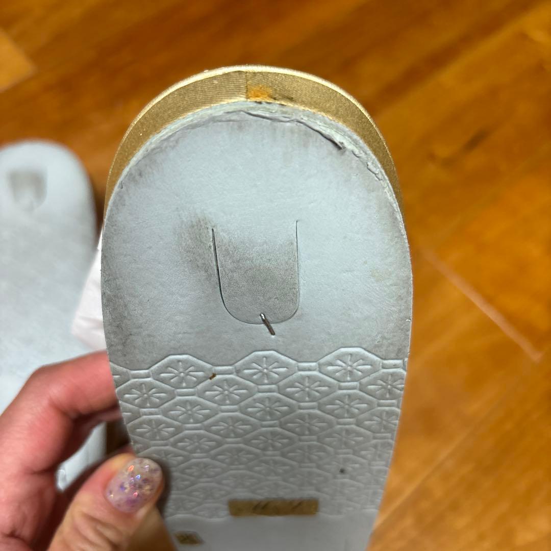 ゴールドの和装用バッグと下駄セット