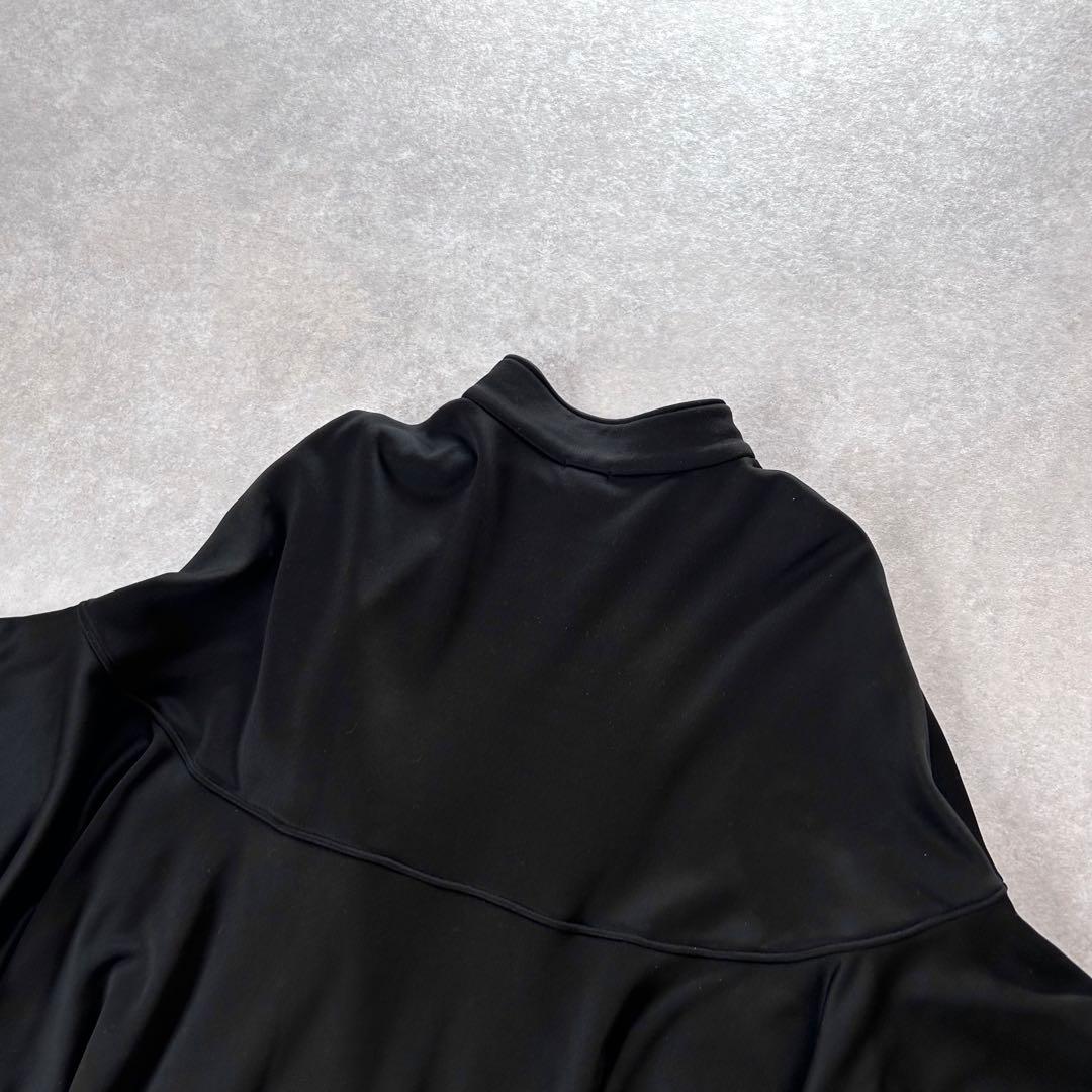 Sov. AKKO コラボ ドレープ ポンチョ ケープ ブラック