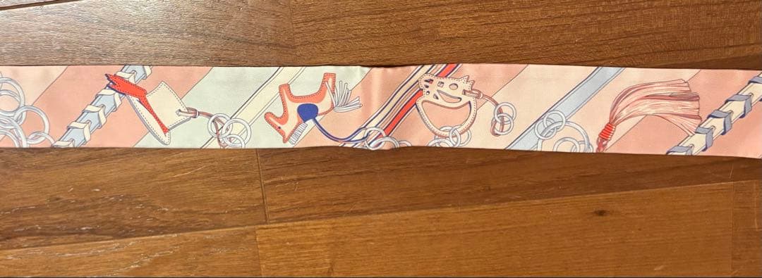 HERMESエルメス　ツイリー箱付き　馬勒とチャーム箱なし