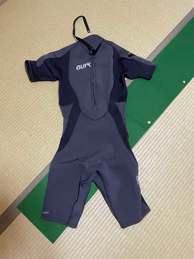 新品クイックシルバーウェットスーツ