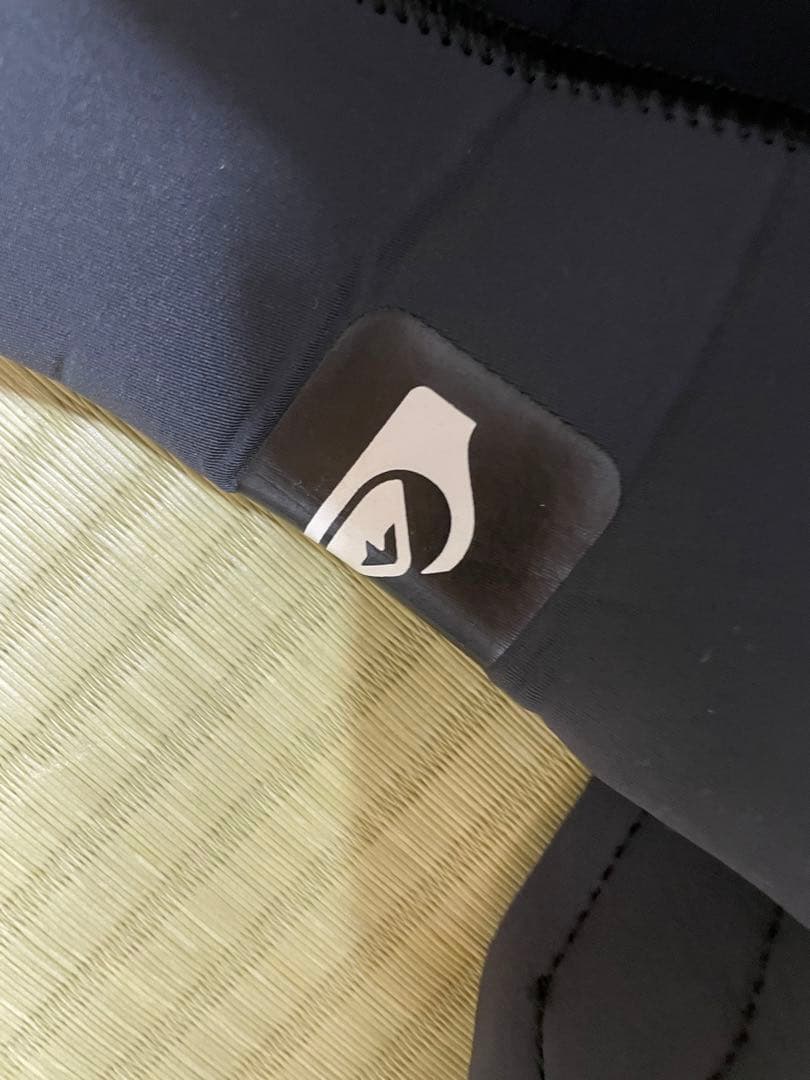 新品クイックシルバーウェットスーツ