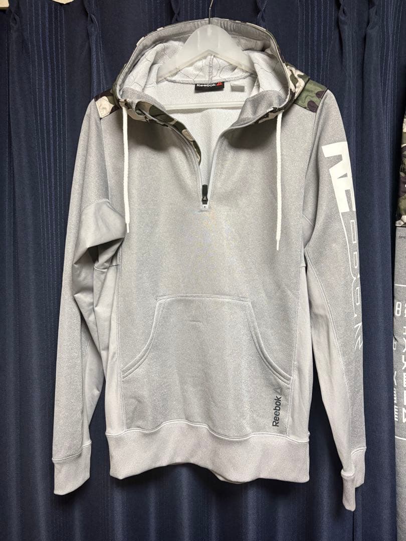 Reebok 迷彩フード付きスウェットセットアップ