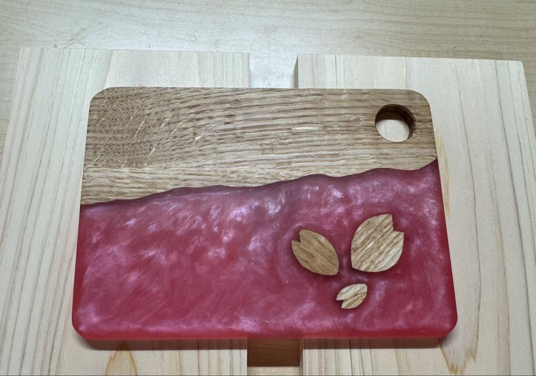 レジン×天然木 カッティングボード 桜デザイン ピンク オーク材　ハンドメイド