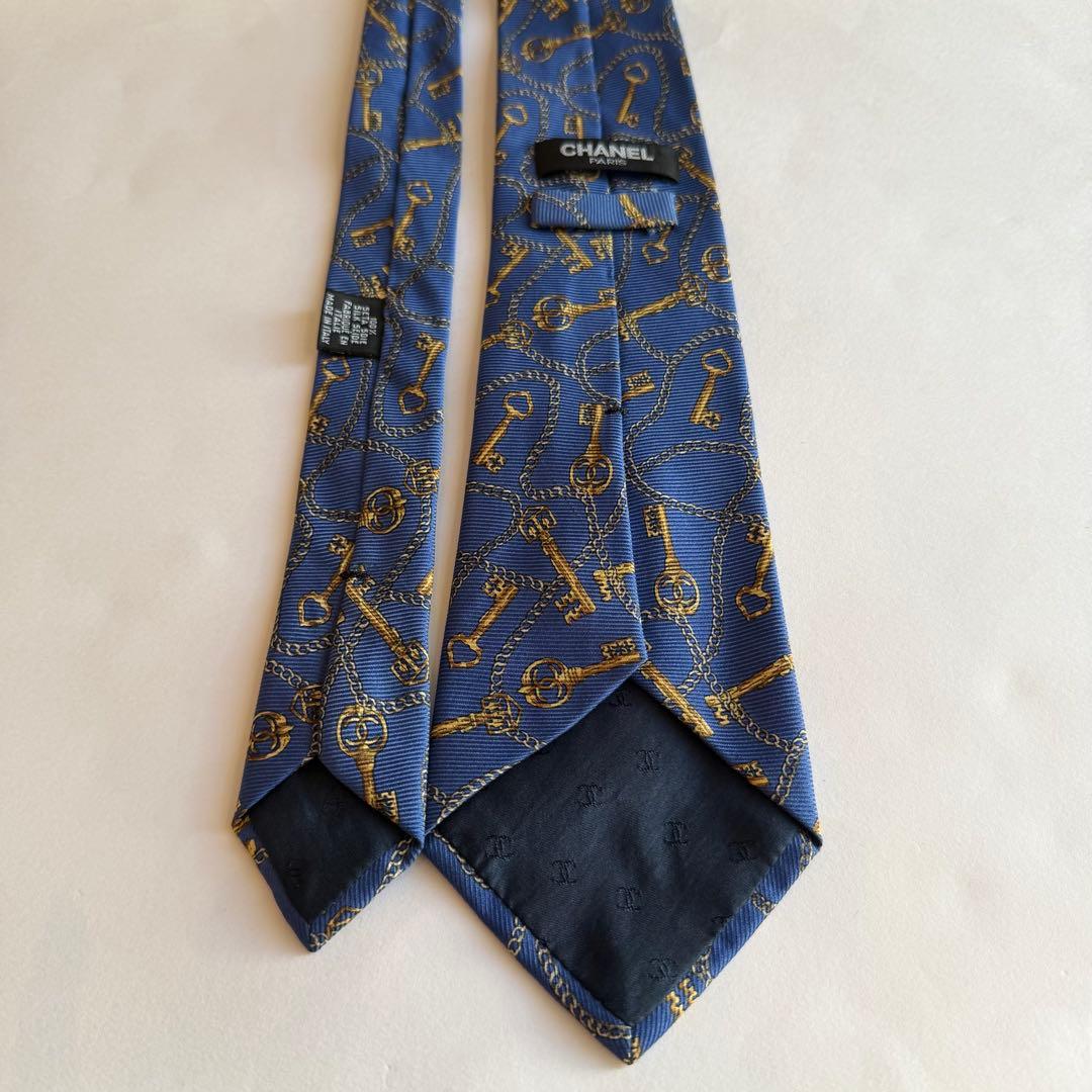 CHANEL シャネル　ネイビー　紺　鍵と鎖柄　チェーン柄　高級ブランドネクタイ