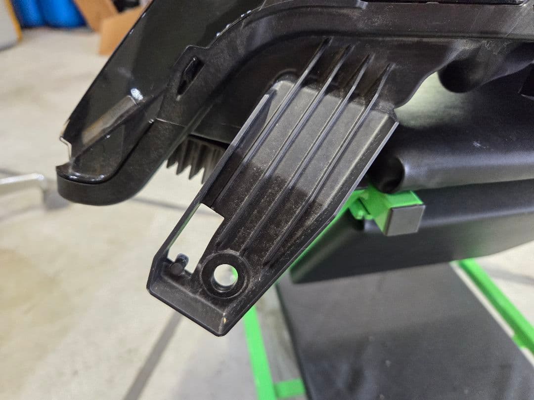 LBさん専用 日産 C28セレナ左側ヘットライト