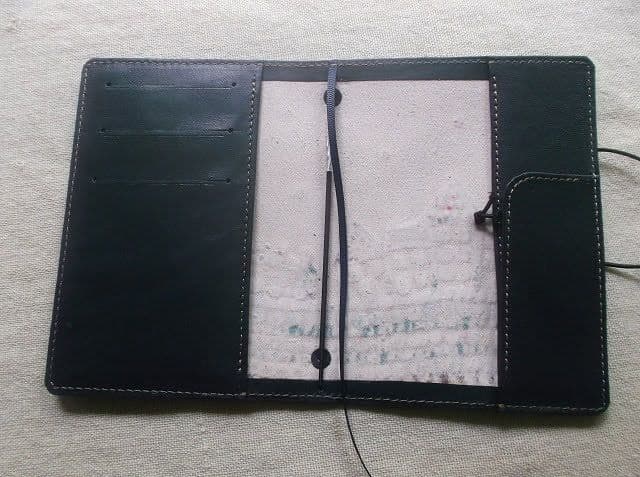 パスポートサイズトラベラーズノートカバー　レザー刻印＆拭き染め