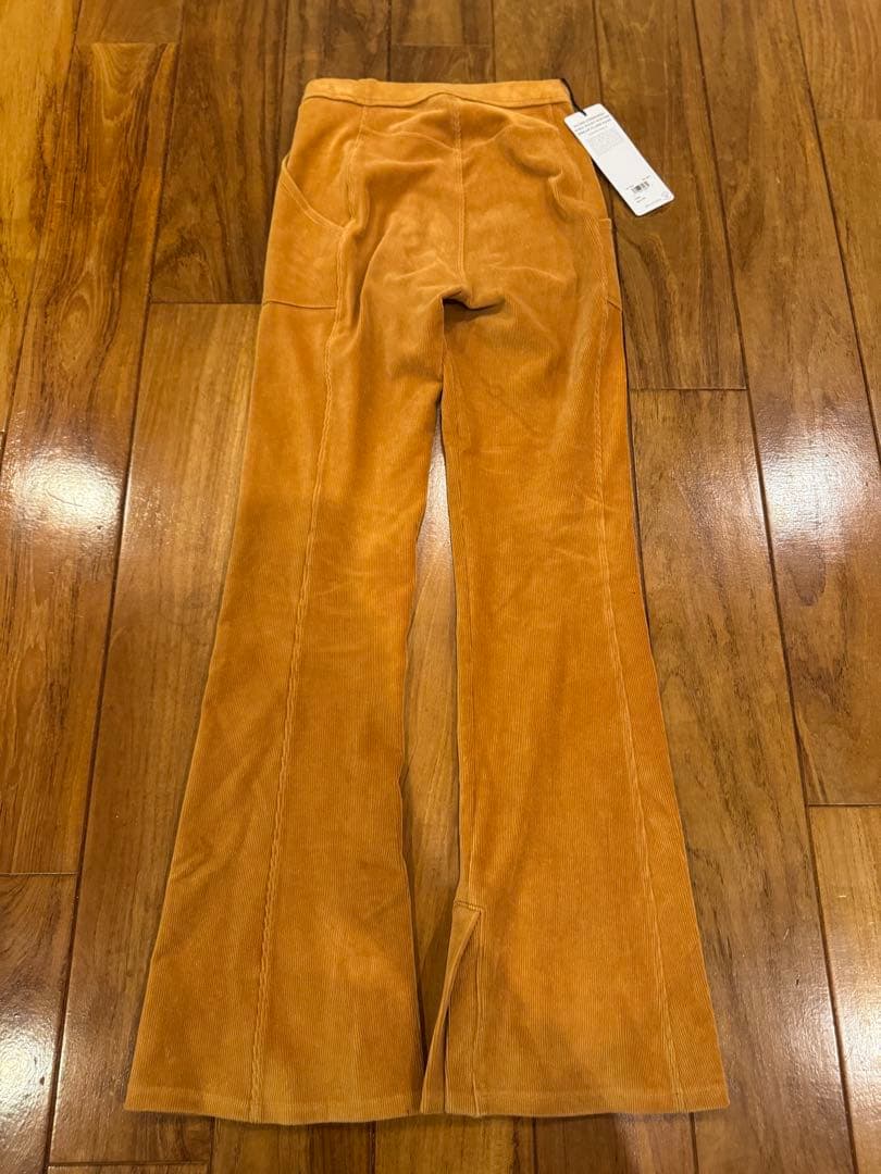 alo yoga ハーフジップトップとフレアパンツセット