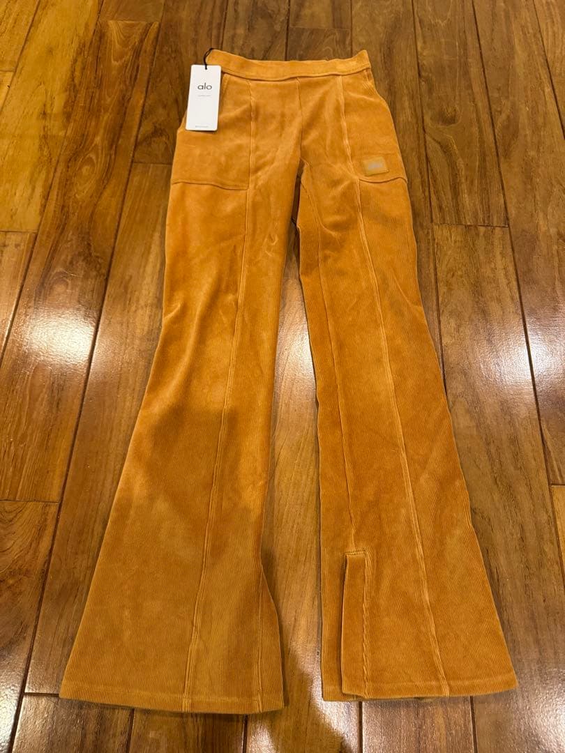 alo yoga ハーフジップトップとフレアパンツセット