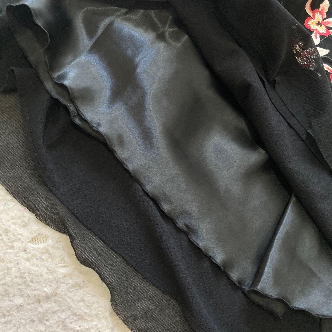 VIVIENNE TAM 刺繍入りワンピース ブラック 1 前クロス エレガント