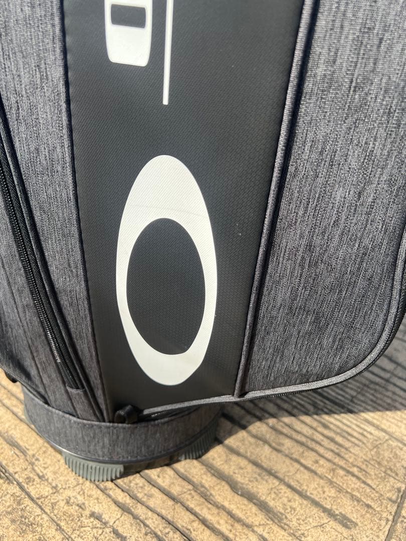 オークリー美品　キャディバッグ・セルフスタンド・他小物類のセット