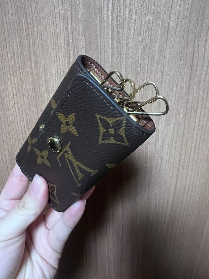 Louis Vuitton ダークブラウン キーケース