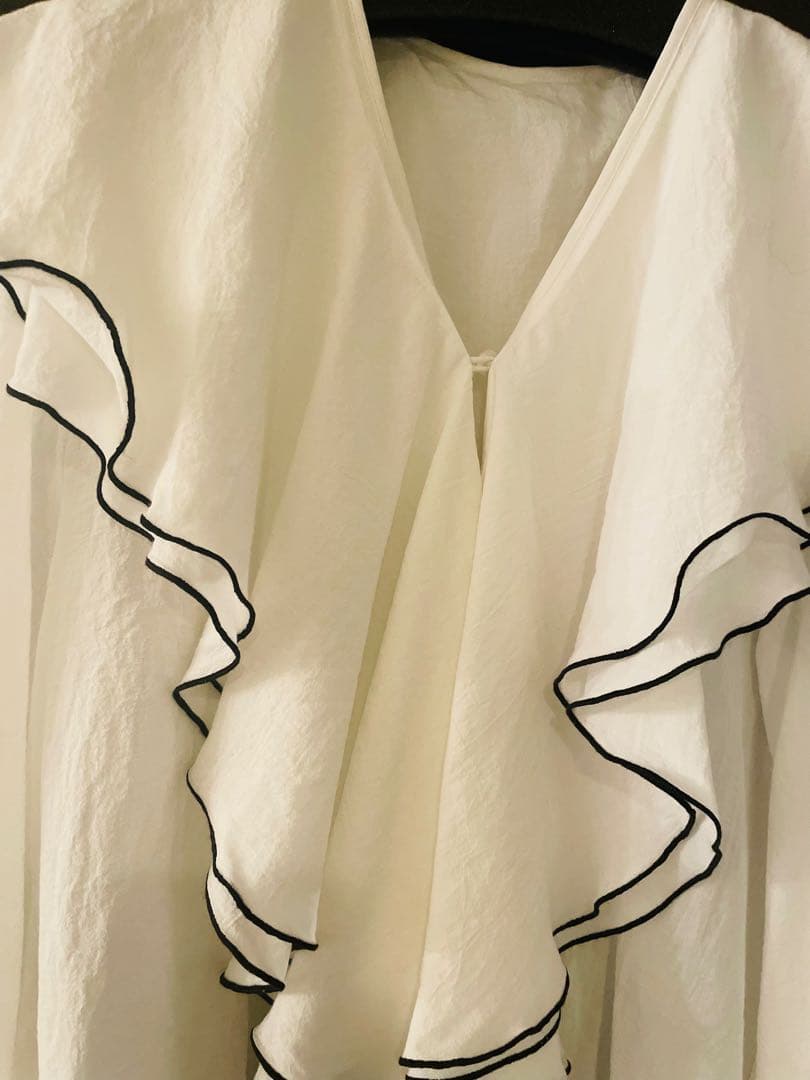 完売　Whim Gazette （ウィム ガゼット） ローンフリルブラウス