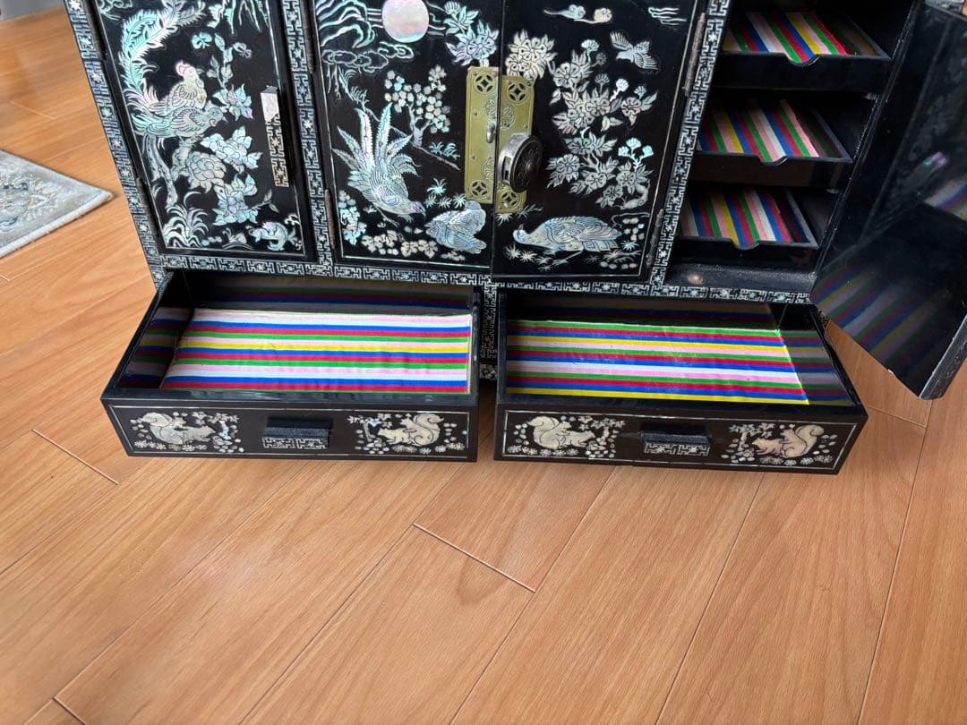 螺鈿細工 観音扉 棚 ビンテージ インテリア　中国 アンティーク 家具