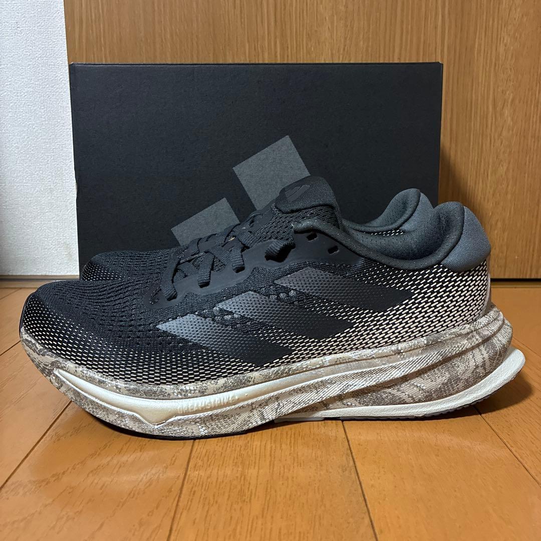 アディダス ランニングシューズ　スーパーノヴァ ライズ　ID8781