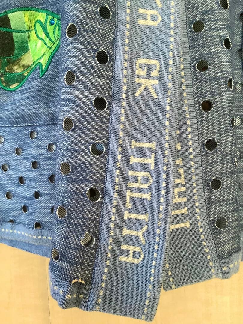 ✨フリージアです✨　　伊太利屋 ロングベスト ジレ ブルー ロゴ 日本製