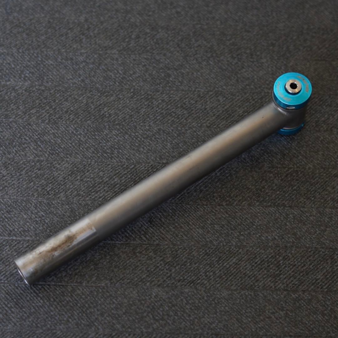 BINGHAM BUILT チタンシートポスト　bluelug