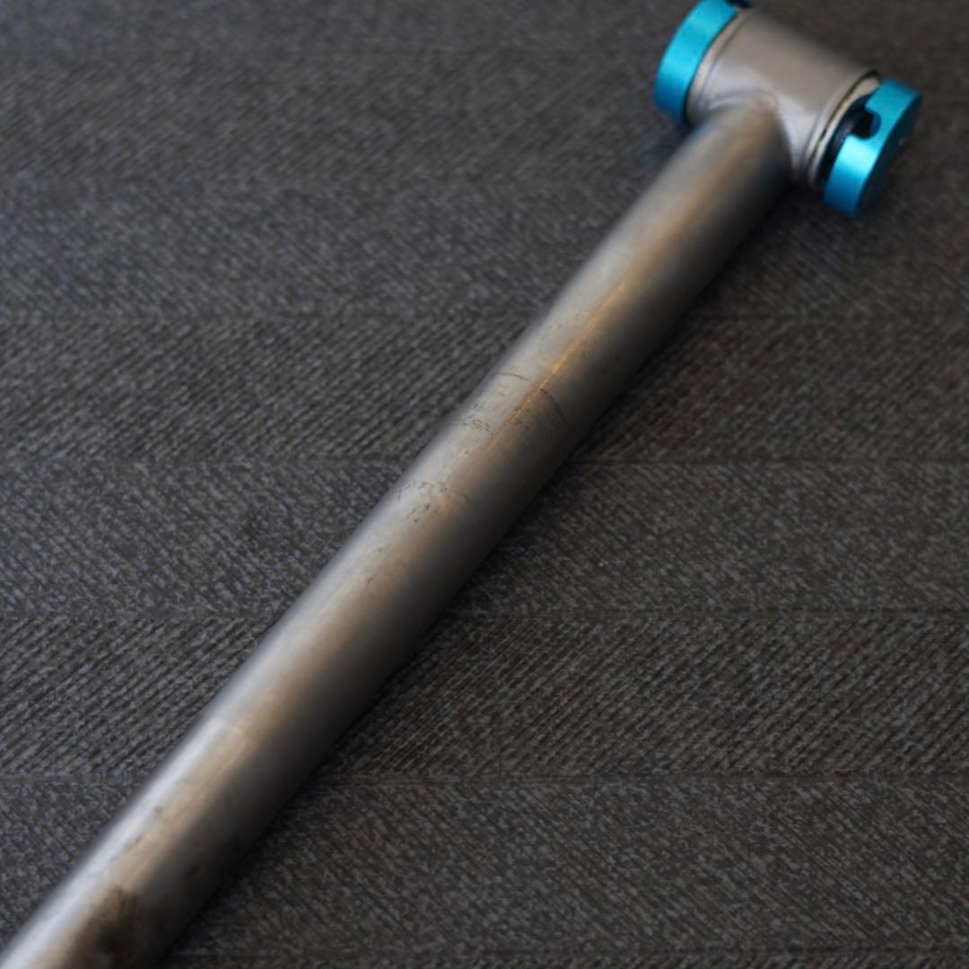 BINGHAM BUILT チタンシートポスト　bluelug