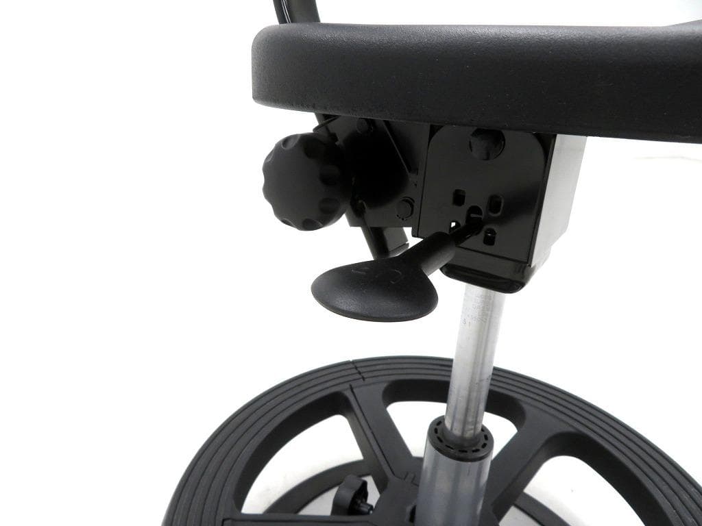 展示品　カッシーナixc アーユルチェア　ルナ　姿勢強制　事務椅子